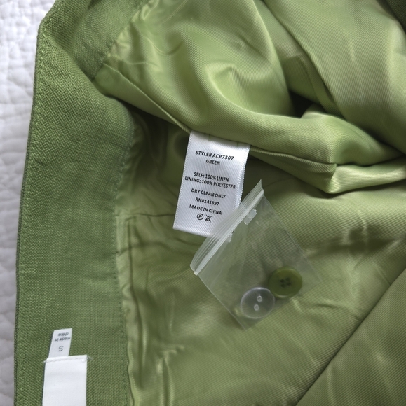 ASTR The Label Kerrigan Green Linen Pleated Asymmetrical High Rise Shorts - Picture 10 of 15